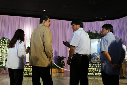 Maduro i Morales reten homenatge a Fidel Castro a la plaça de la Revolució.