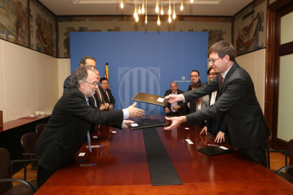 El conseller de Justícia, Carles Mundó, ahir en la firma del conveni sobre el torn d’ofici.