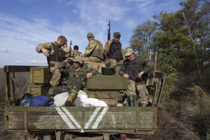 Soldados gubernamentales ucranianos en la localidad de Popasnaya.