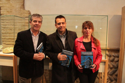 El director del Museu de Lleida con Jordi Campillo y Susana Romero.