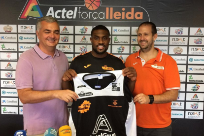 Jarred Ogungbemi-Jackson, durant la presentació oficial com a nou jugador de l’Actel Lleida.