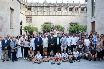 El presidente Carles Puigdemont, ayer con la amplia representación del DKV Borges.