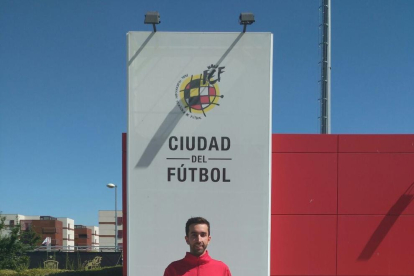 Joel Garcia, a la Ciutat del Futbol de la Federació Espanyola.