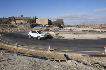 La nueva rotonda de acceso a Gra en la vía de Tàrrega a Guissona.