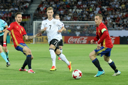 Deulofeu controla la pilota en una acció de la final de l’Europeu sub-21, disputada entre Espanya i Alemanya a Cracòvia.