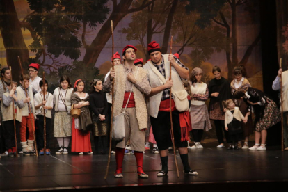 Los ‘pastorets’ protagonistas de la representación ayer en Guissona de esta obra navideña.