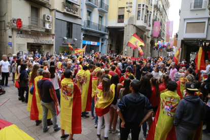 Acto por la unidad de España ayer en la plaza Paeria. 