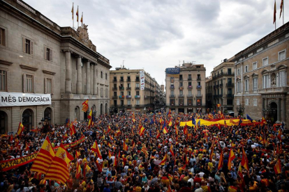 Acto por la unidad de España ayer en la plaza Paeria. 