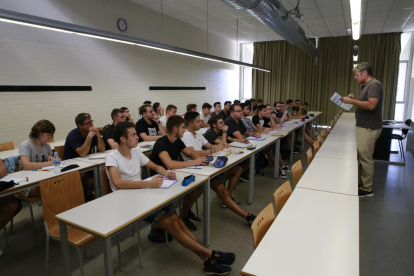 El curs zero de física per a alumnes de primer de l’Escola Politècnica Superior va començar ahir.