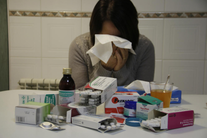 La grip va entrar en fase epidèmica fa una setmana, cosa que també propicia el consum de fàrmacs.