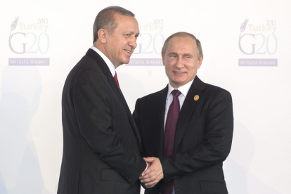 El presidente turco y el ruso en la reunión del G-20 en Antalya (Turquía) en noviembre de 2015.