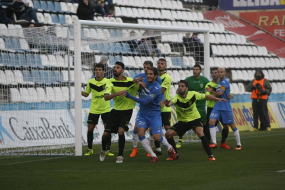 Fran Moreno, en una acción de uno de los partidos que ha jugado con el Lleida esta temporada.