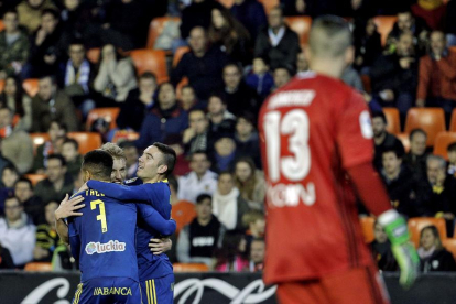 Jugadors del Celta celebren un dels gols a València