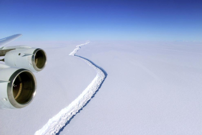  Grieta gigante vista desde un avión en la Antártida el pasado 10 de noviembre de 2016. 