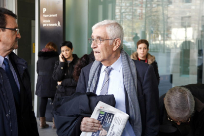 Daniel Osàcar, ayer mientras esperaba para entrar en la segunda jornada del juicio del “caso Palau”.