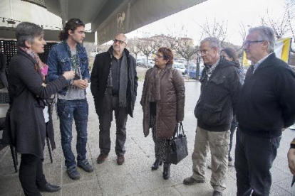 Visita a Paeria  ■  La consellera visitó ayer el ayuntamiento de Lleida de forma institucional por primera vez. La reunión se centró en las políticas de empleo y los diferentes programas sociales, como el centro de día y las plazas para sin hogar. 