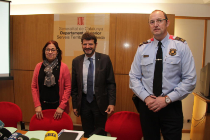 Monserrat Meseguer, Albert Batlle y el intendente Estela, ayer. 