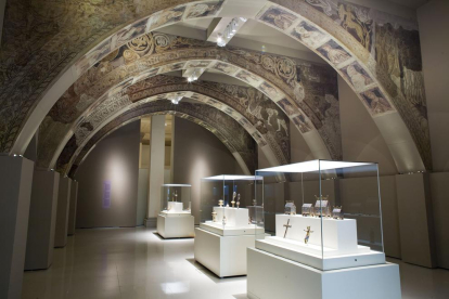 Sala del MNAC en Barcelona donde se exhiben los fragmentos de pinturas murales de Sigena.