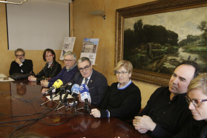 L’alcalde, Àngel Ros, va informar ahir de la concessió de la subvenció, amb regidors, el delegat de Cultura i el director del museu.