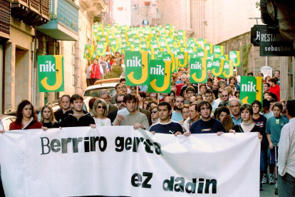 Imagen de archivo de una manifestación en el País Vasco contra el acoso escolar.