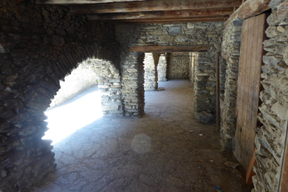 Porxos de pedra típics de molts pobles del Pirineu de Lleida