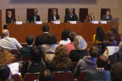 El Saló Víctor Siurana de la UdL va acollir la presentació de la ‘Gramàtica’ i l’‘Ortografia’ catalanes.