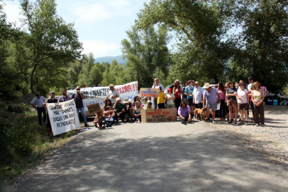 Protesta de vecinos de Sant Esteve por los accesos en 2014.