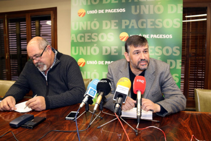 El coordinador d’UP a Lleida, Jaume Pedrós, al costat del coordinador nacional, Joan Caball.