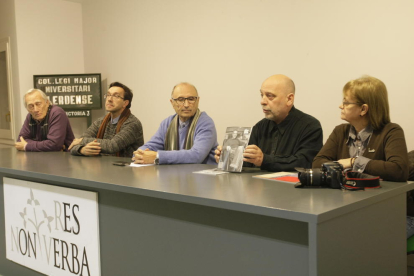 Presentación ayer en la sala de Res Non Verba del número 14 de la revista cultural ‘Plec’ de Lleida.