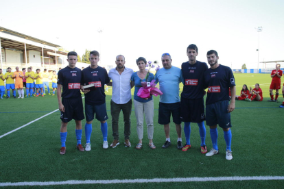 Los hijos y la esposa de Emili Vicente recibieron el homenaje de la organización y del Lleida.