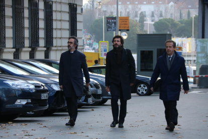 Oleguer Pujol y sus abogados llegando a la Audiencia Nacional de Madrid.
