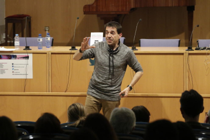 Fermí Casado va presentar el llibre a la Biblioteca Pública de Lleida.