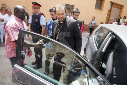 El bisbe de Solsona, Xavier Novell, va haver de sortir escortat diumenge d'un acte a Tàrrega.