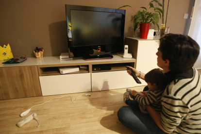 Els televisors en mode ‘stand by’ poden arribar a gastar uns 5 euros anuals, segons les dades de l’OCU. 