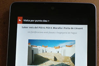 Dos ejemplos de la información e imágenes sobre Els Vilars que pueden consultarse ya en el móvil.