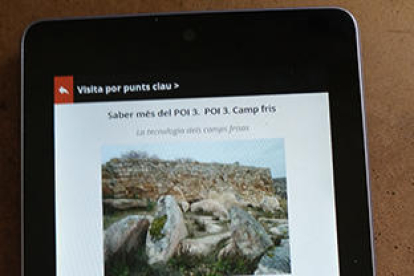 Dos ejemplos de la información e imágenes sobre Els Vilars que pueden consultarse ya en el móvil.