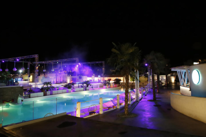 La discoteca, ubicada en el polígono Neoparc, abrió sus puertas la pasada medianoche.