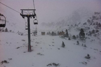 L’estació de Tavascan va aconseguir ahir registrar prop de 50 centímetres de neu.