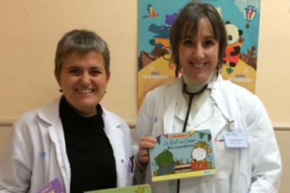 La enfermera Teresa Pujol y la pediatra Margaret Creus.