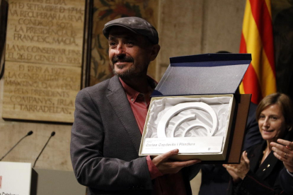 Carles Capdevila recollint el Premi Nacional de Comunicació.