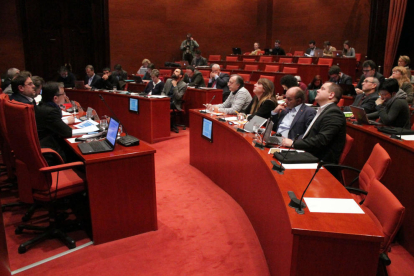 Puigdemont ayer en el momento de su conferencia en el teatro Romea de Barcelona.