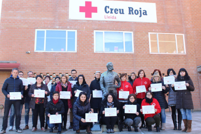 Personal de Creu Roja Lleida recordó ayer a las víctimas en un campo de refugiados en Nigeria. 