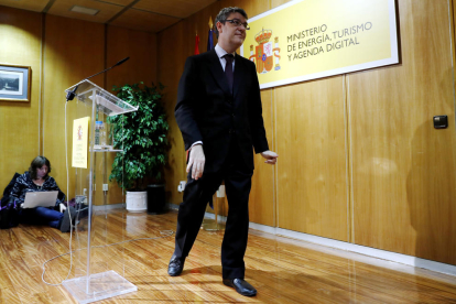 El ministre d’Energia, Álvaro Nadal, en la roda de premsa oferta ahir a la seu del ministeri.