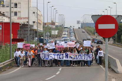 Familiares de la víctimas y vecinos de Magranes se manifestaron para exigir justicia. 