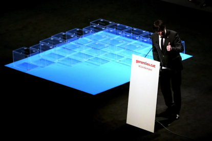 El president de la Generalitat, Carles Puigdemont, durant l'acte de presentació de la Llei del Referèndum al Teatre Nacional de Catalunya.