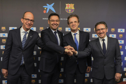 CaixaBank, Fundació Bancària La Caixa i FC Barcelona van segellar ahir la renovació del patrocini.
