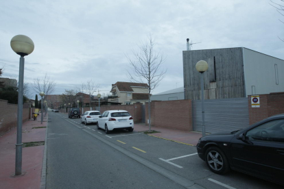 Vista de la fachada de la vivienda afectada, situada en la urbanización Vila Montcada. 