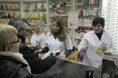 Imatge d'arxiu d'una farmàcia de Lleida.