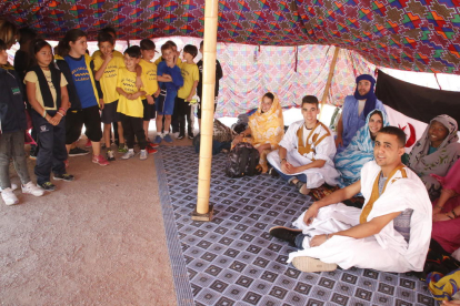 Sàhara Ponent va muntar ahir una haima al col·legi Riu Segre i va impartir formació als alumnes.