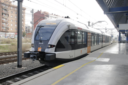 El tren de la línia entre Lleida i La Pobla de Segur-
